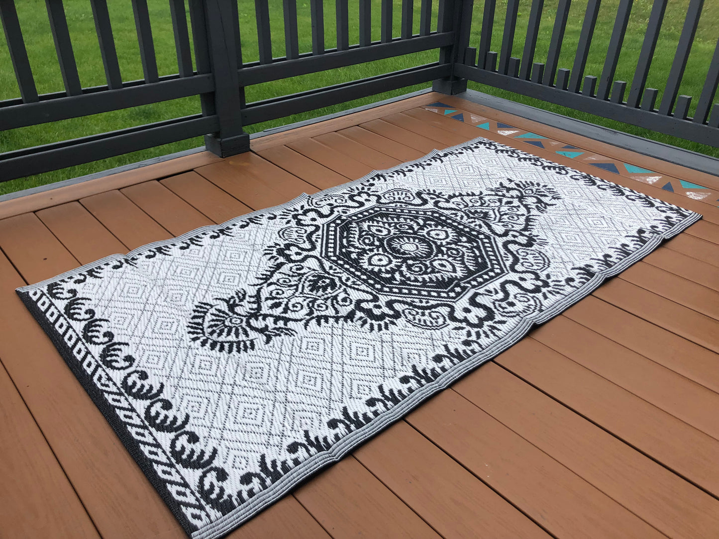 BalajeesUSA Outdoor Plastic Straw Rugs, Outdoor Patio Rugs – 2 PK 3'x6' Black & White 20249